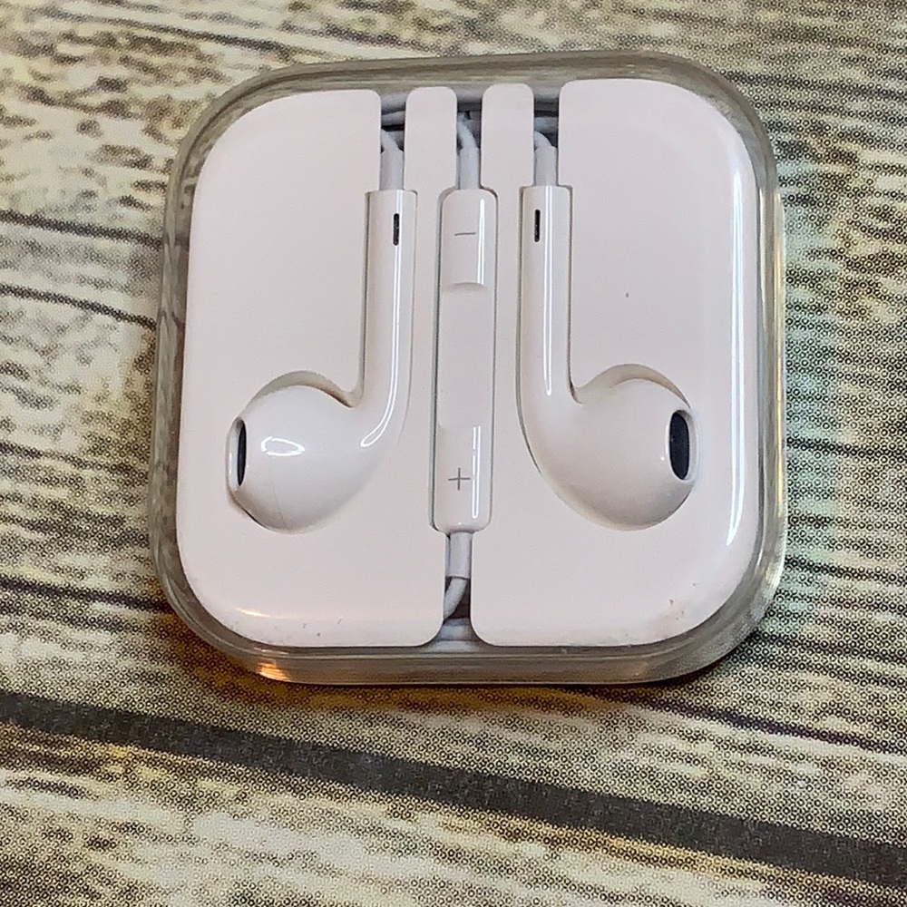 COPY - Authentic Apple Earbuds Wired. Brand New